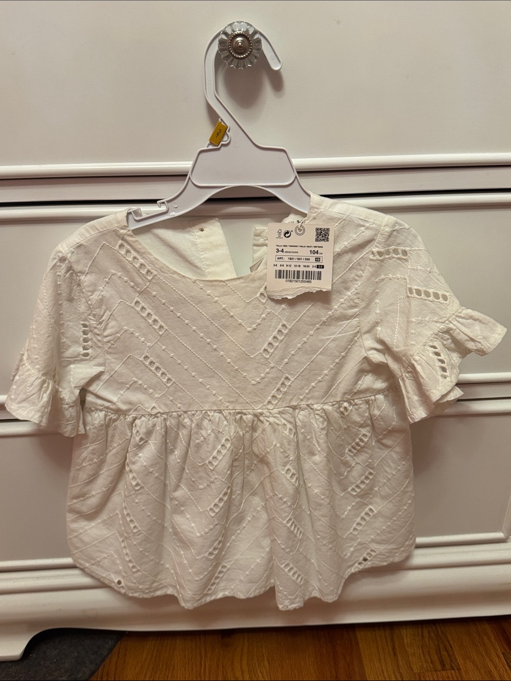 Zara White Eyelet Ruffle Sleeve Blouse